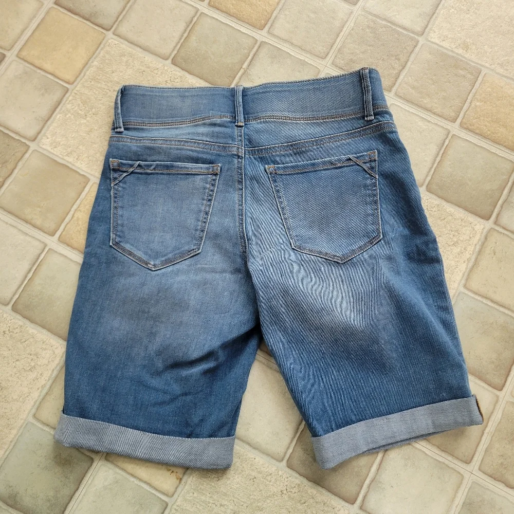 Apt 9 Tummy Control Bermuda Jean Shorts Size 6 - Picture 5 of 5